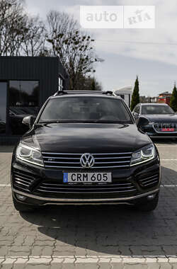 Внедорожник / Кроссовер Volkswagen Touareg 2014 в Львове