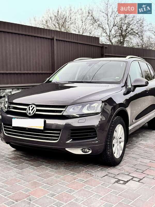 Внедорожник / Кроссовер Volkswagen Touareg 2012 в Житомире