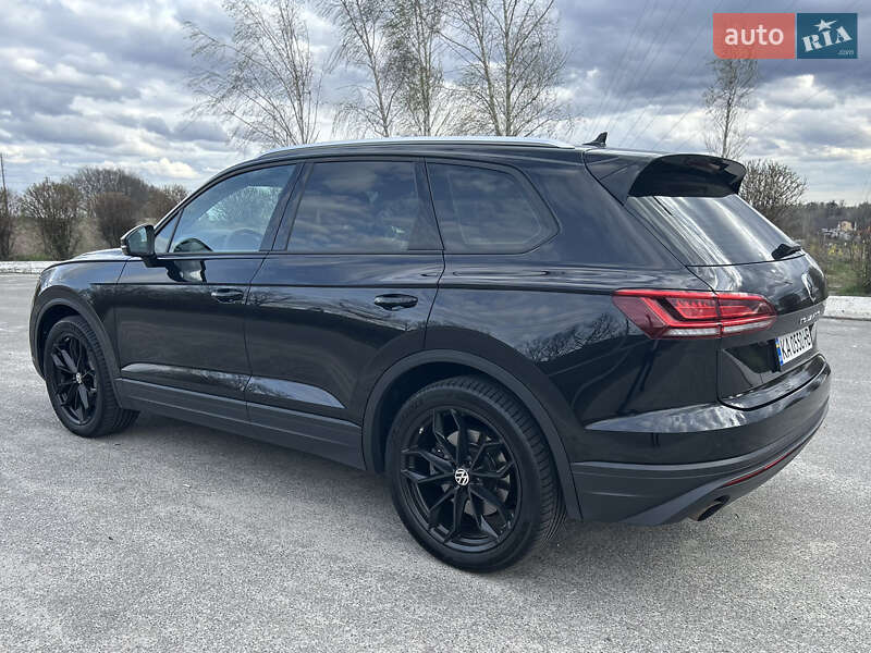 Внедорожник / Кроссовер Volkswagen Touareg 2020 в Киеве