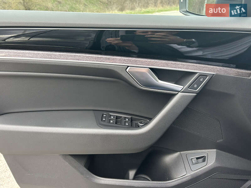 Внедорожник / Кроссовер Volkswagen Touareg 2020 в Киеве