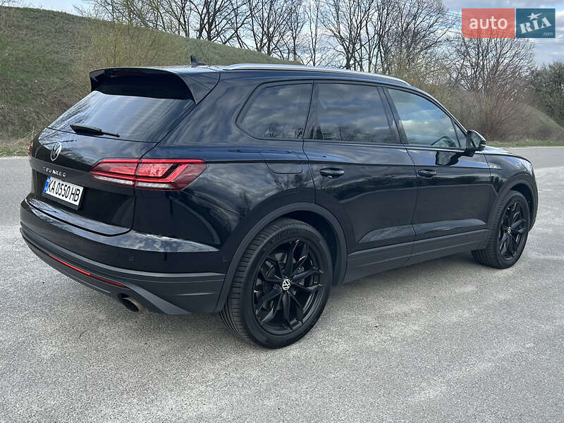 Внедорожник / Кроссовер Volkswagen Touareg 2020 в Киеве