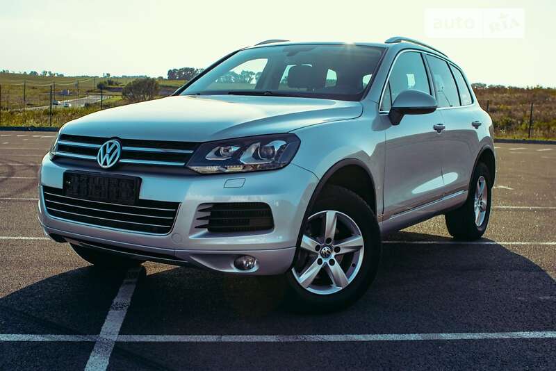 Внедорожник / Кроссовер Volkswagen Touareg 2013 в Ровно