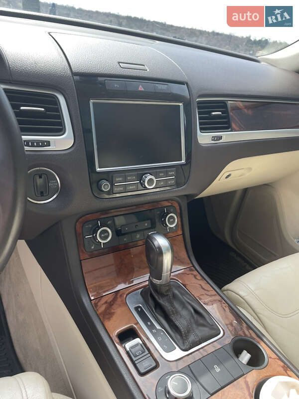 Внедорожник / Кроссовер Volkswagen Touareg 2011 в Одессе