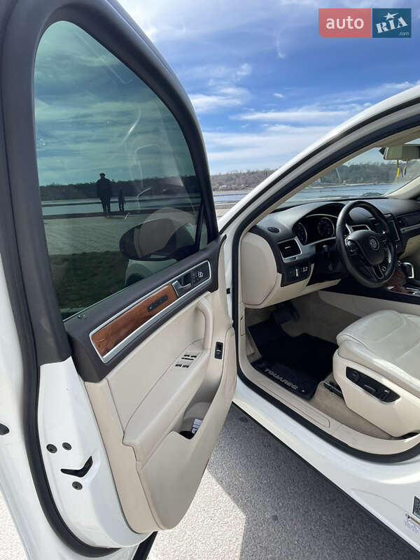 Внедорожник / Кроссовер Volkswagen Touareg 2011 в Одессе