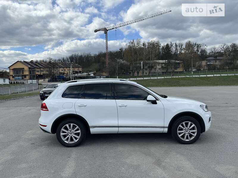 Позашляховик / Кросовер Volkswagen Touareg 2013 в Києві