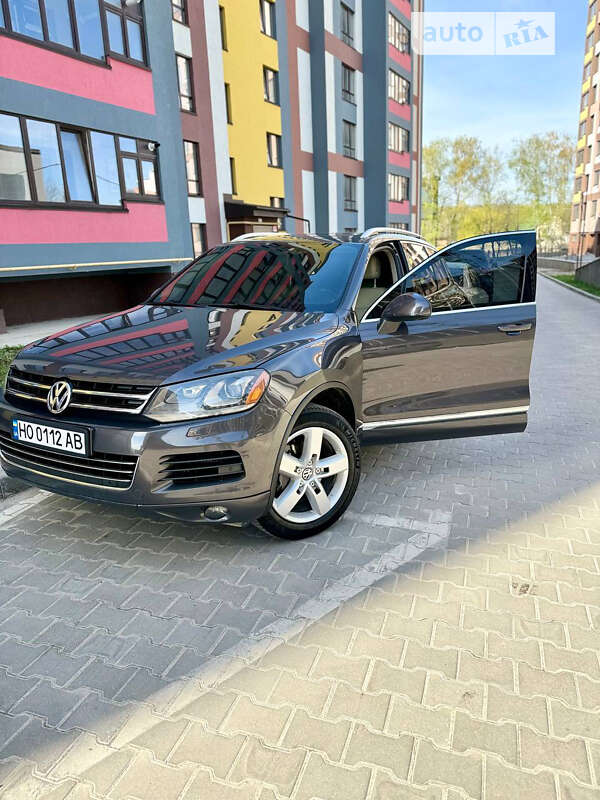 Внедорожник / Кроссовер Volkswagen Touareg 2011 в Тернополе