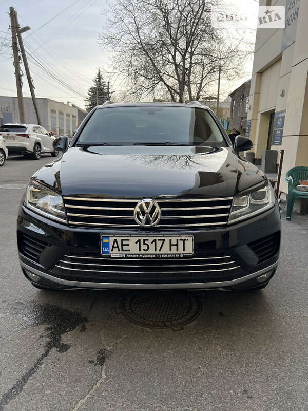 Позашляховик / Кросовер Volkswagen Touareg 2016 в Дніпрі