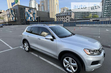 Позашляховик / Кросовер Volkswagen Touareg 2011 в Києві