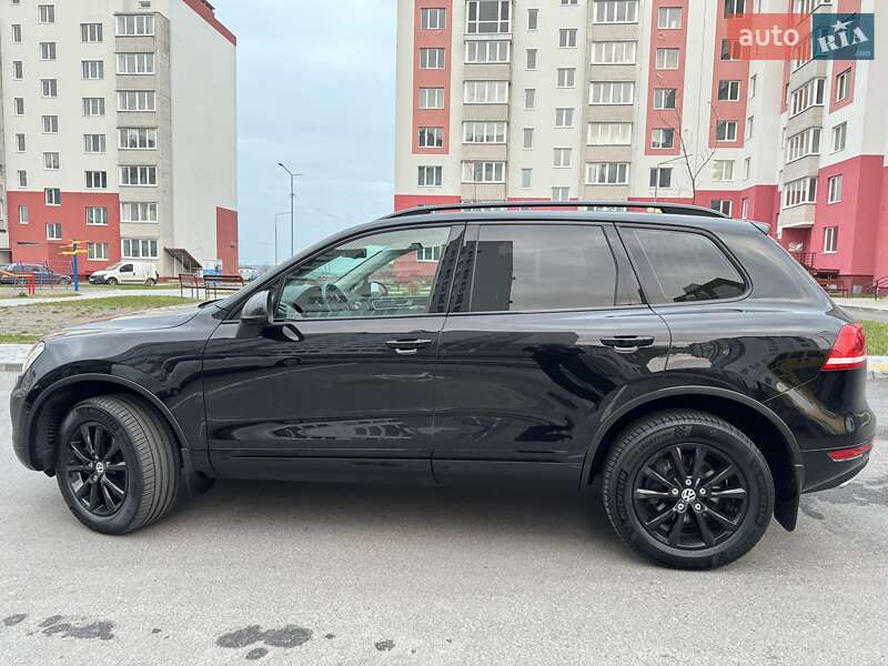 Внедорожник / Кроссовер Volkswagen Touareg 2013 в Хмельницком