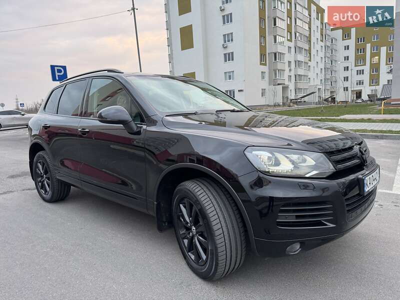 Внедорожник / Кроссовер Volkswagen Touareg 2013 в Хмельницком
