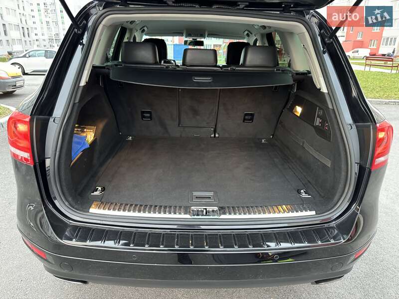 Внедорожник / Кроссовер Volkswagen Touareg 2013 в Хмельницком