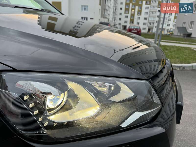 Внедорожник / Кроссовер Volkswagen Touareg 2013 в Хмельницком