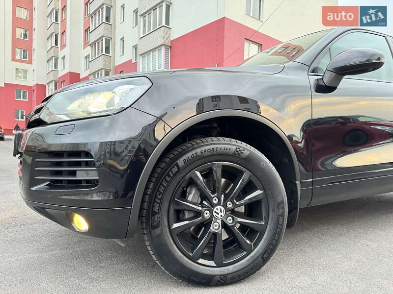 Внедорожник / Кроссовер Volkswagen Touareg 2013 в Хмельницком