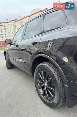 Внедорожник / Кроссовер Volkswagen Touareg 2013 в Виннице