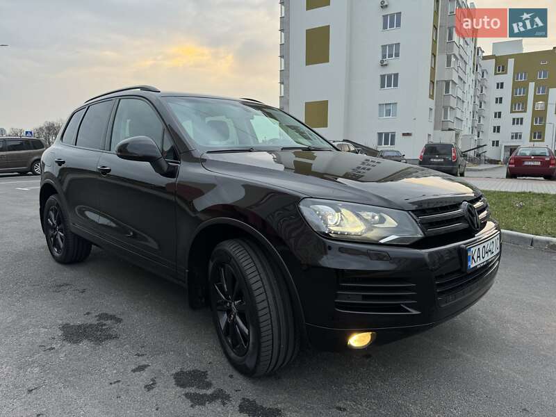 Внедорожник / Кроссовер Volkswagen Touareg 2013 в Хмельницком