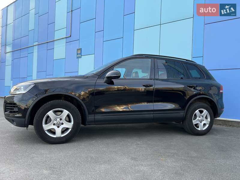 Внедорожник / Кроссовер Volkswagen Touareg 2011 в Киеве