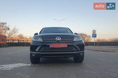 Внедорожник / Кроссовер Volkswagen Touareg 2015 в Одессе