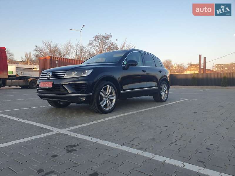 Внедорожник / Кроссовер Volkswagen Touareg 2015 в Одессе