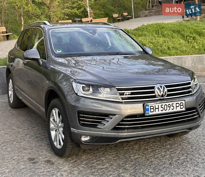 Позашляховик / Кросовер Volkswagen Touareg 2017 в Одесі