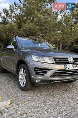 Внедорожник / Кроссовер Volkswagen Touareg 2017 в Одессе