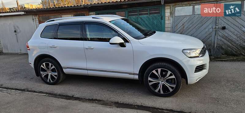 Внедорожник / Кроссовер Volkswagen Touareg 2013 в Харькове