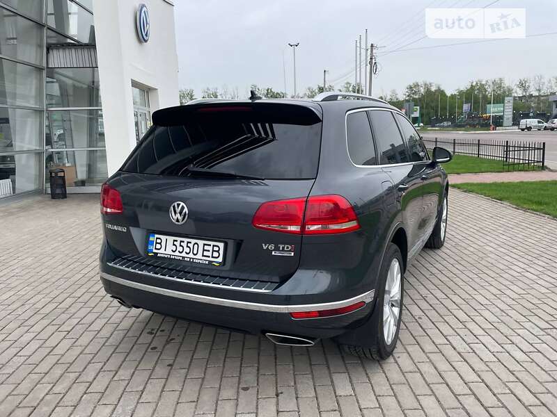 Внедорожник / Кроссовер Volkswagen Touareg 2015 в Полтаве