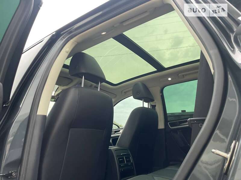 Внедорожник / Кроссовер Volkswagen Touareg 2015 в Полтаве