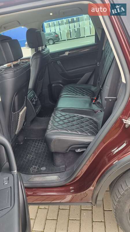 Внедорожник / Кроссовер Volkswagen Touareg 2017 в Ужгороде