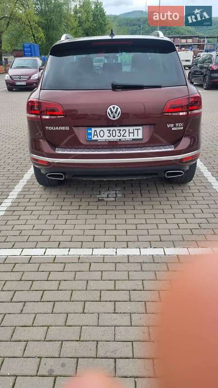 Внедорожник / Кроссовер Volkswagen Touareg 2017 в Ужгороде