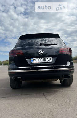 Внедорожник / Кроссовер Volkswagen Touareg 2015 в Кривом Роге