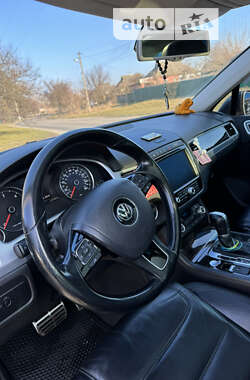 Внедорожник / Кроссовер Volkswagen Touareg 2014 в Хороле