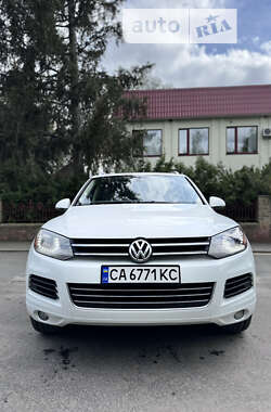 Внедорожник / Кроссовер Volkswagen Touareg 2012 в Каменке