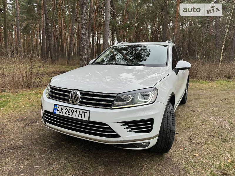 Позашляховик / Кросовер Volkswagen Touareg 2012 в Києві