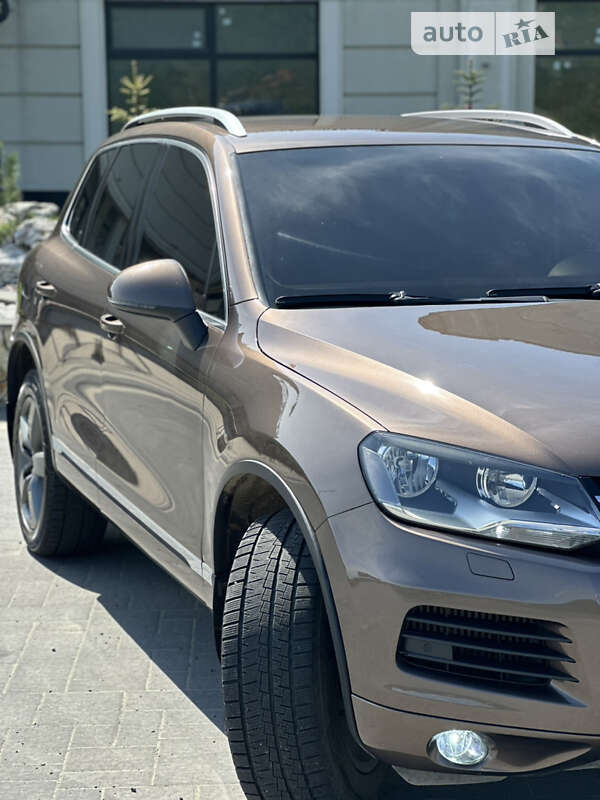 Внедорожник / Кроссовер Volkswagen Touareg 2012 в Хусте