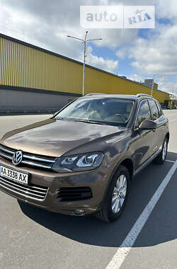 Внедорожник / Кроссовер Volkswagen Touareg 2014 в Киеве