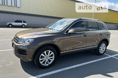 Внедорожник / Кроссовер Volkswagen Touareg 2014 в Киеве