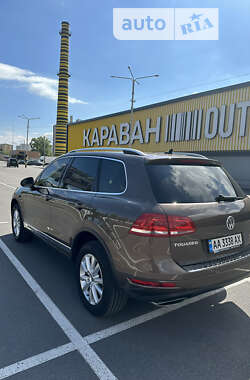 Внедорожник / Кроссовер Volkswagen Touareg 2014 в Киеве