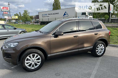 Внедорожник / Кроссовер Volkswagen Touareg 2014 в Киеве