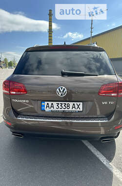 Внедорожник / Кроссовер Volkswagen Touareg 2014 в Киеве