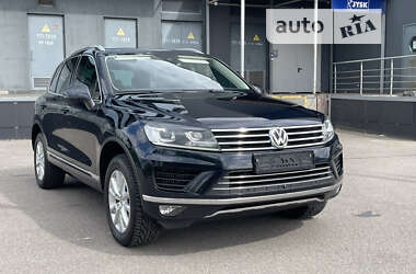 Позашляховик / Кросовер Volkswagen Touareg 2015 в Києві