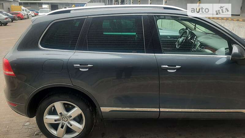 Внедорожник / Кроссовер Volkswagen Touareg 2012 в Сумах
