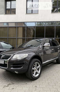 Позашляховик / Кросовер Volkswagen Touareg 2007 в Чернівцях