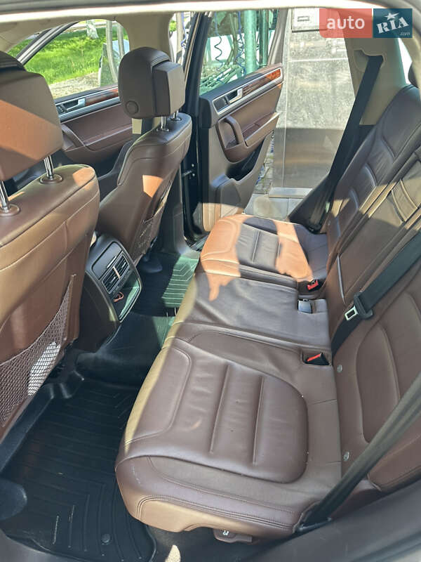 Внедорожник / Кроссовер Volkswagen Touareg 2014 в Шостке