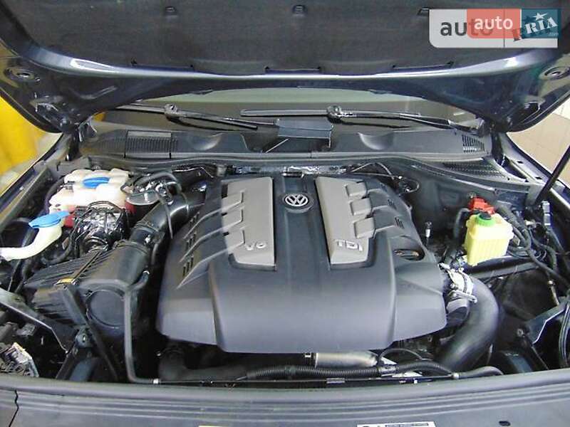Позашляховик / Кросовер Volkswagen Touareg 2012 в Дніпрі