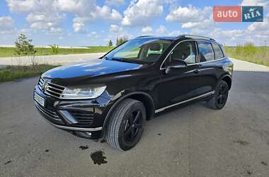 Позашляховик / Кросовер Volkswagen Touareg 2014 в 
