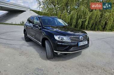Позашляховик / Кросовер Volkswagen Touareg 2014 в 