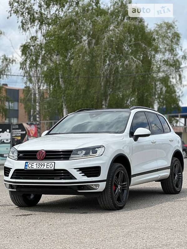 Внедорожник / Кроссовер Volkswagen Touareg 2015 в Черновцах