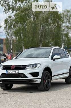 Внедорожник / Кроссовер Volkswagen Touareg 2015 в Черновцах