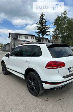 Внедорожник / Кроссовер Volkswagen Touareg 2015 в Черновцах