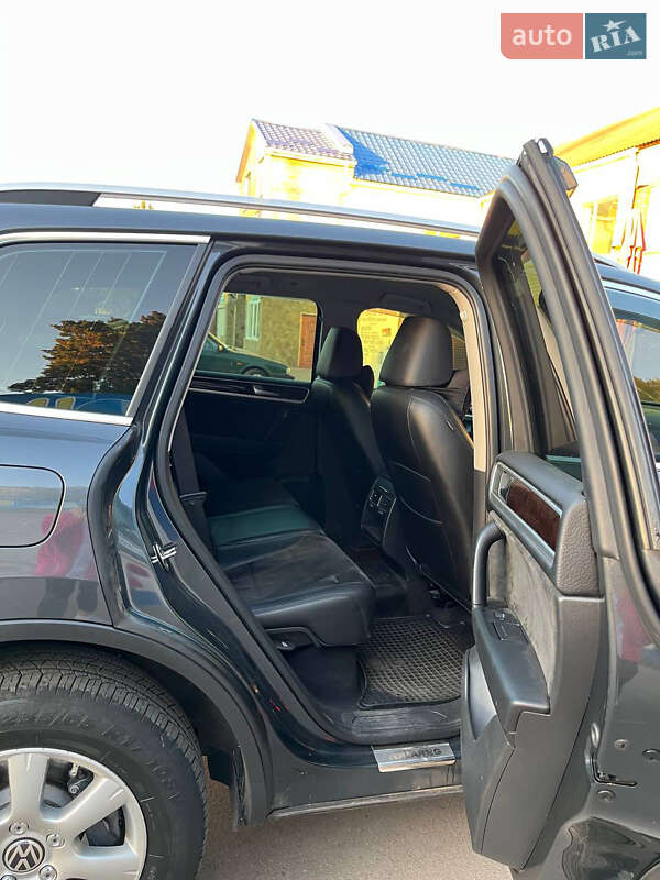 Внедорожник / Кроссовер Volkswagen Touareg 2012 в Полтаве